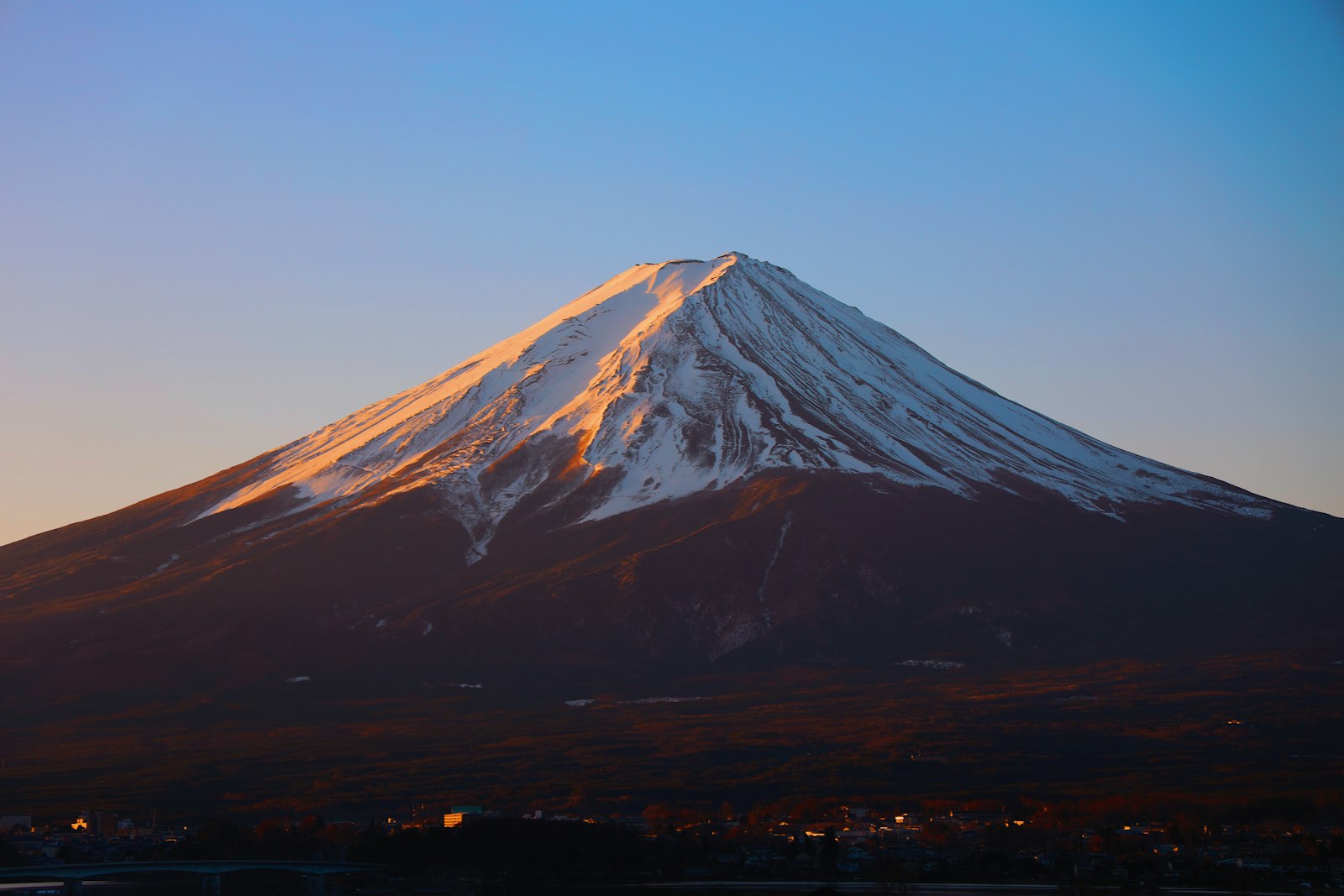 Mount Fuji: When and How to See It